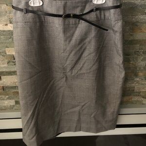 Liz Clairborne “Career” size 6 pencil skirt with belt